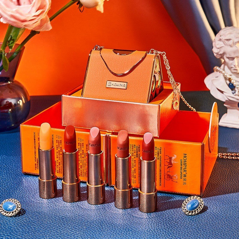Light luxury packaging, a set of five lipsticks